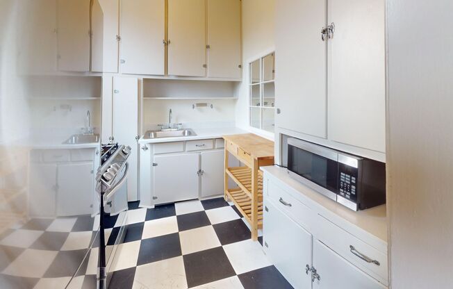 2 beds, 1 bath, $3,250, Unit Unit 301