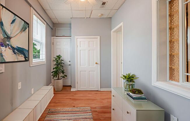 1715 CAPITOL AVE NE