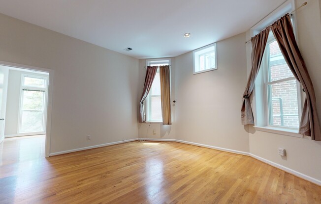 Dupont Circle/Logan Circle One Bedroom With Vaulted Ceilings, Washer/Dryer In Unit, & Floor to Ceiling Windows!