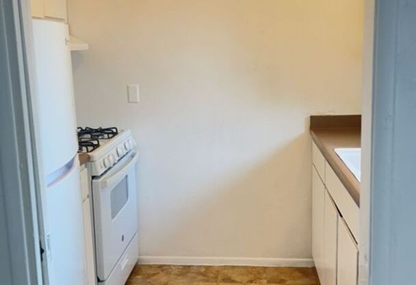 Single Bedroom @ Oakwood Terrace with Fenced Yard & New A/C!!