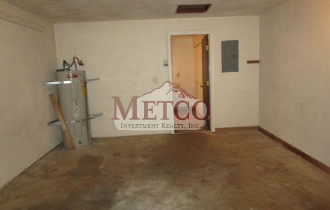 2 beds, 1 bath, 924 sqft, $1,495, Unit 740