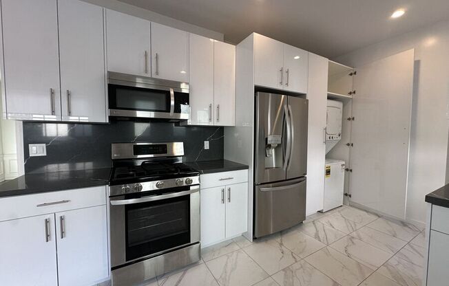 1407 N. Laurel Avenue