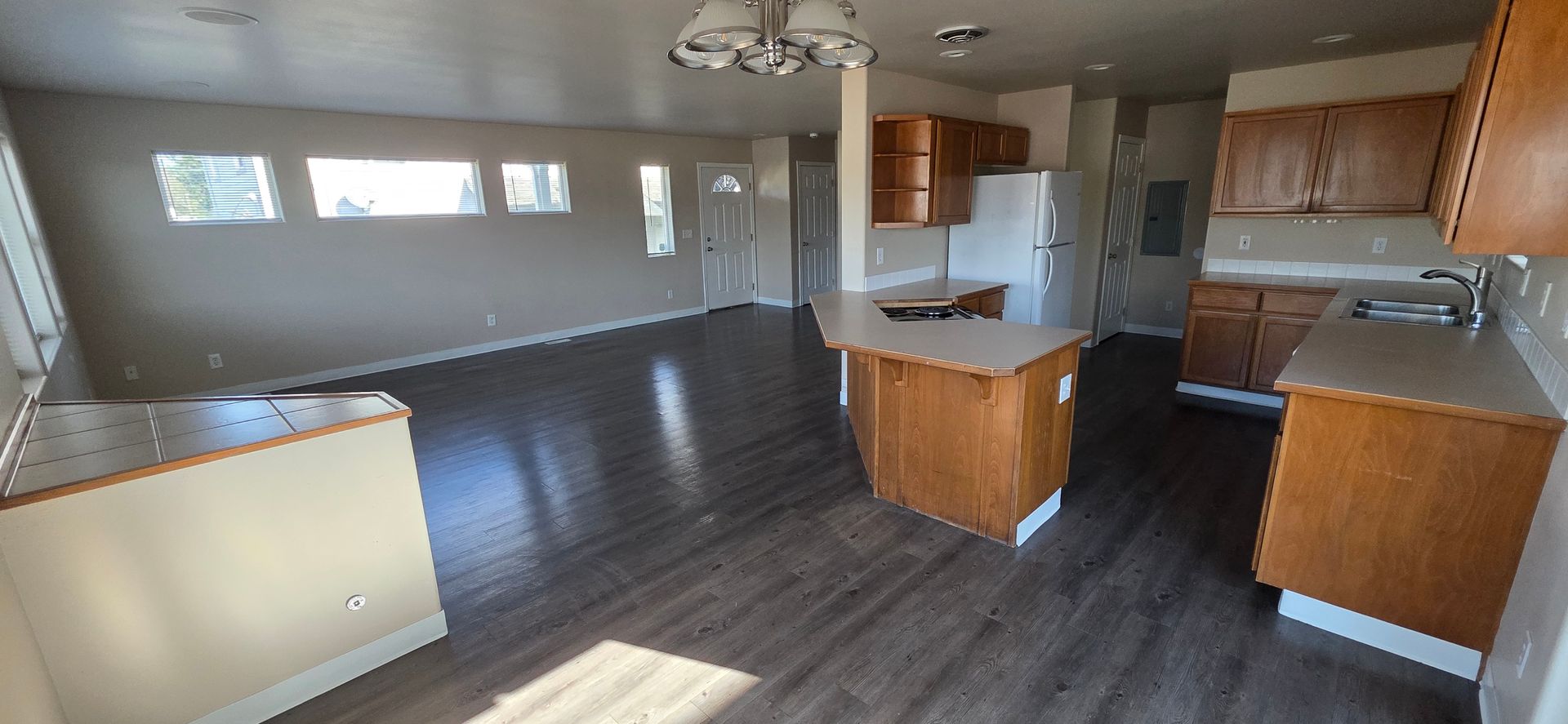 Modern 3-Bed Duplex with Hilltop Views and Prime Bremerton Location