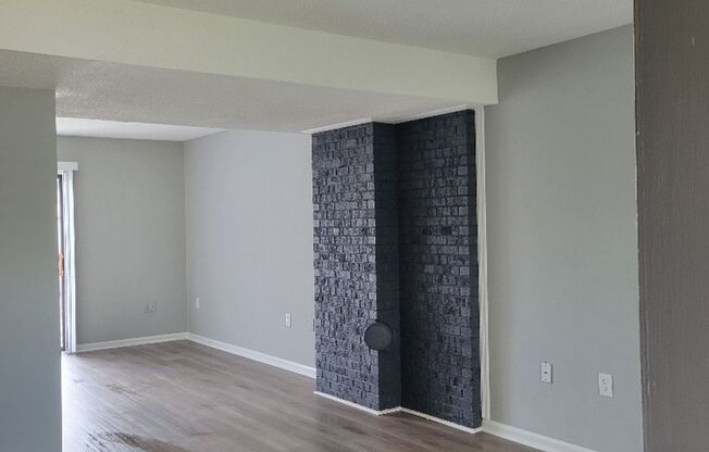 1 bed, 1 bath, 1,100 sqft, $1,095