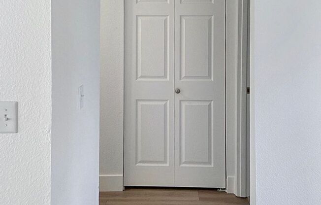 2 beds, 1 bath, 886 sqft, $1,575, Unit 117