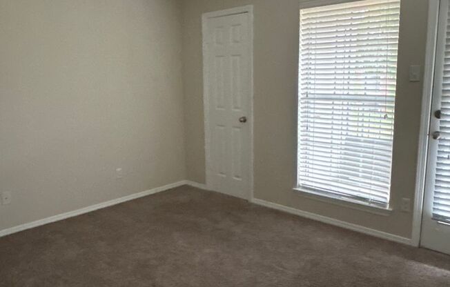 1 bed, 1 bath, $1,318, Unit 825
