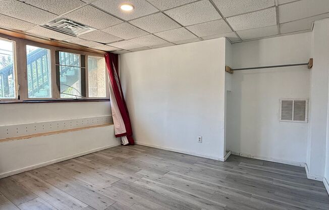 1300 Main St