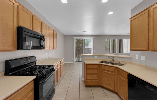 4 beds, 2.5 baths, $2,195