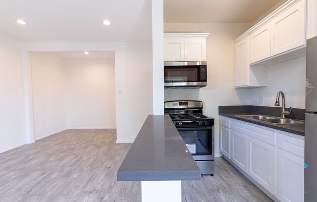 1 bed, 1 bath, 700 sqft, $1,695, Unit 201