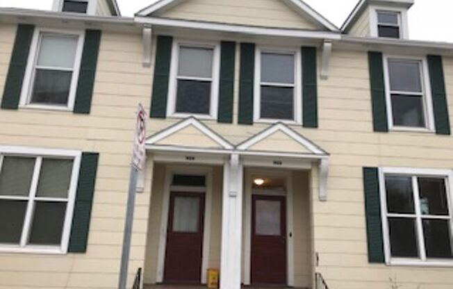 Duluth, MN - 4 Bedroom - 1 Bathroom - Close to UMD & CSS