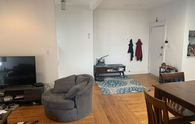 2 beds, 1 bath, $2,100, Unit S3