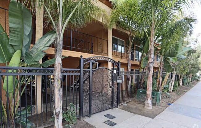 563 BROADWAY