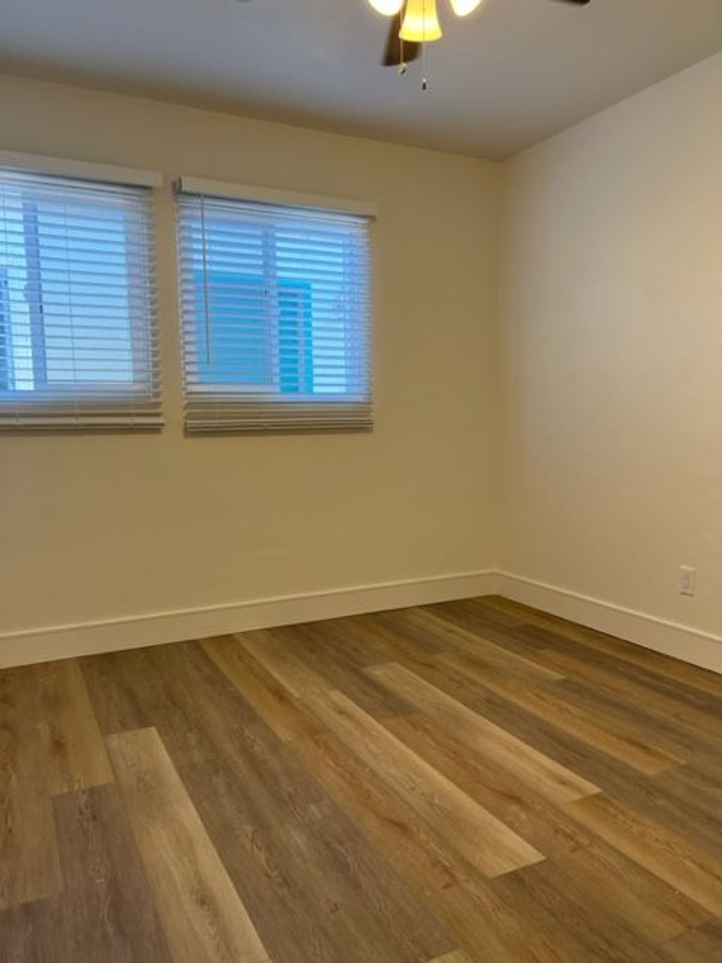 BEACH CLOSE- Welcome to Emerald Street a 1 Bedroom Cottage