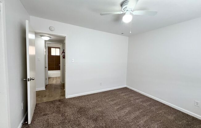 2 beds, 1 bath, $975, Unit DRM02