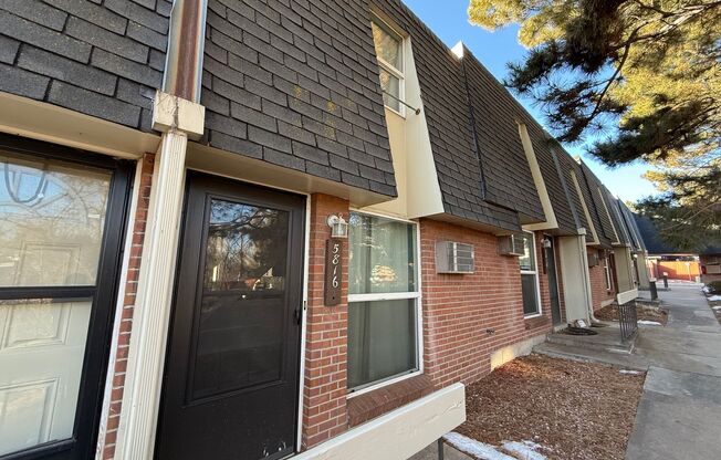 Spacious 2 Bed / 1.5 Bath in Centennial with In-Unit W/D