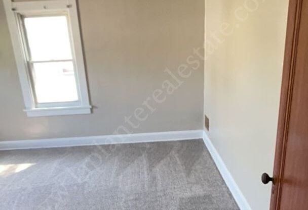 3 beds, 1 bath, $1,300