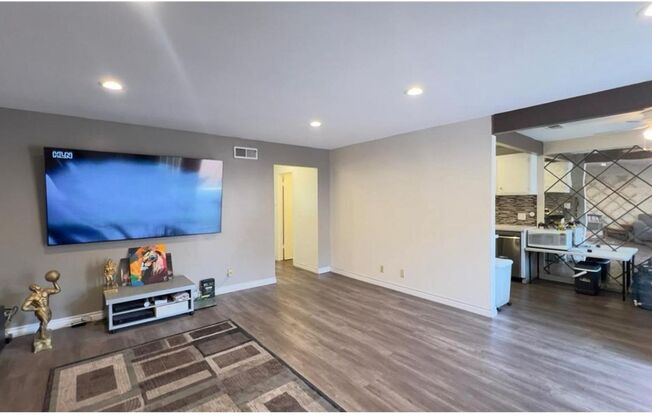 731 E Fairway Dr Orange