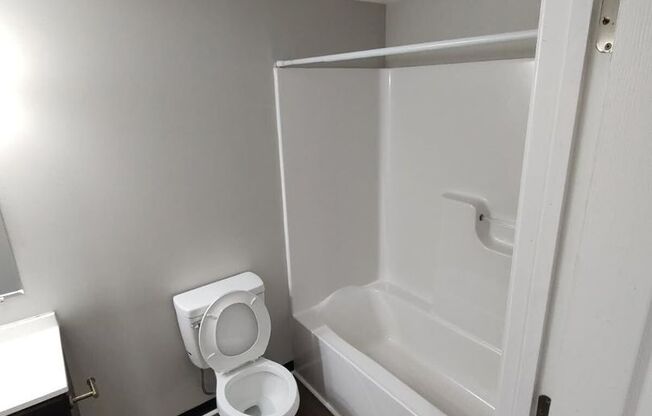 1 bed, 1 bath, 595 sqft, $899, Unit RC-103