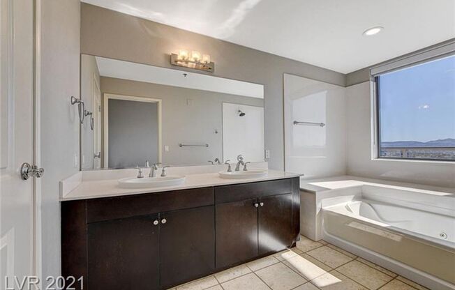 2 beds, 2 baths, $3,100, Unit Unit 1315