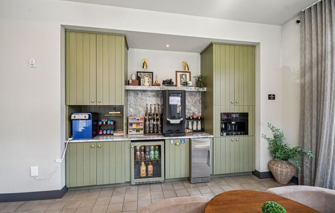 1 bed, 1 bath, 734 sqft, $2,595, Unit 318