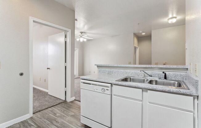2 beds, 1 bath, 787 sqft, $1,082
