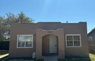 MOVE IN SPECIAL! Cozy 2 Bedroom Home