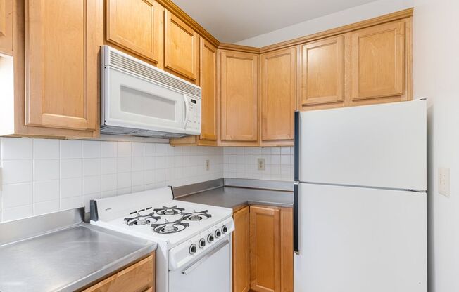 Studio, 1 bath, 440 sqft, $1,025, Unit 3