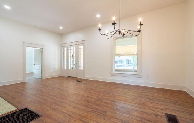 1605 Main St