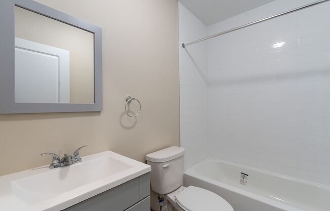 2 beds, 1 bath, 650 sqft, $1,800, Unit A207