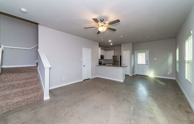 3 beds, 2.5 baths, $1,395, Unit Unit 2