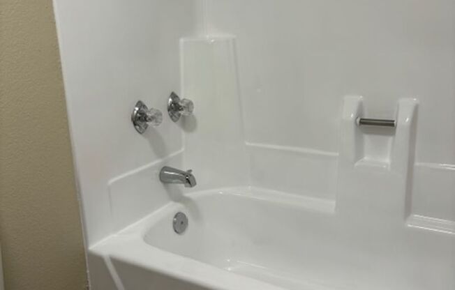 2 beds, 1 bath, 830 sqft, $1,349, Unit 101