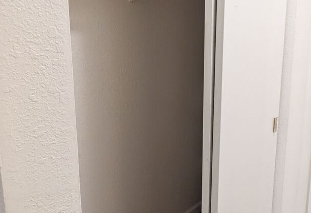 1 bed, 1 bath, 700 sqft, $1,125, Unit #33