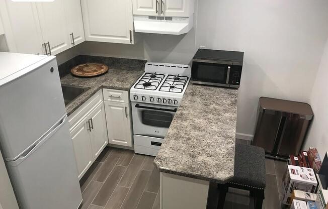 1 bed, 1 bath, 530 sqft, $4,500, Unit LH