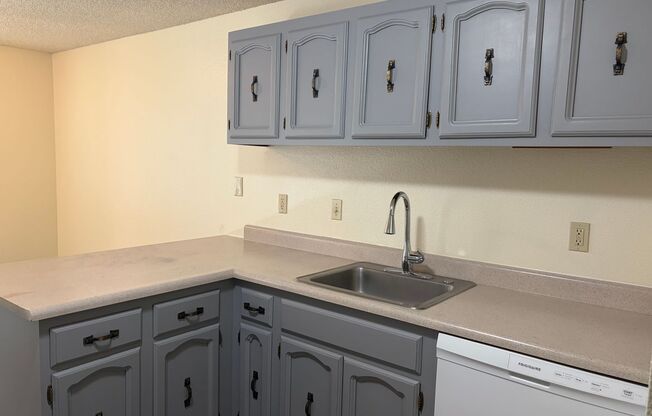 1 bed, 1 bath, 730 sqft, $1,325, Unit 7607-03