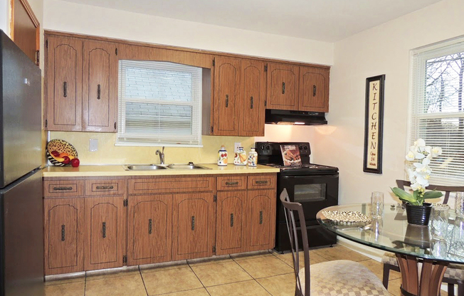 4 Bedroom - 2 Full Bath Bungalow for Rent!