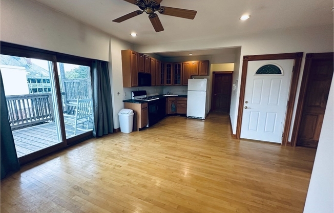 3 beds, 1 bath, 1,000 sqft, $2,800, Unit 3