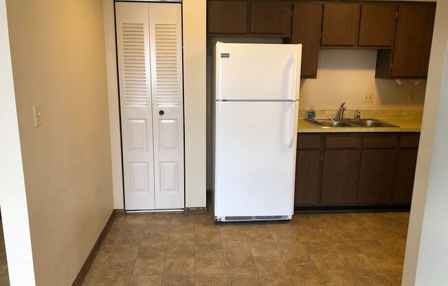 1 bed, 1 bath, $850, Unit Apt #5