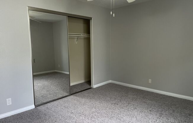 2 beds, 1 bath, 890 sqft, $2,555, Unit 0031