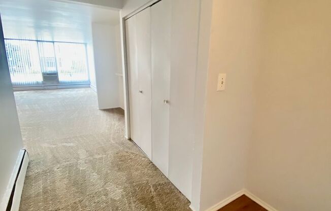 2 beds, 1 bath, 950 sqft, $1,295, Unit #27