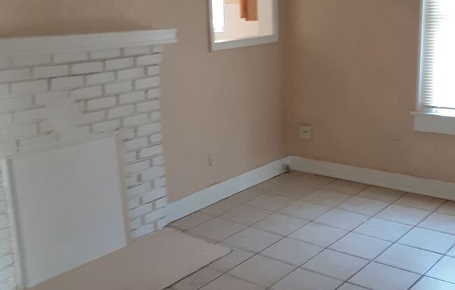 2 beds, 1 bath, $1,150