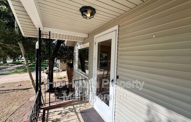 1405 16 AVE