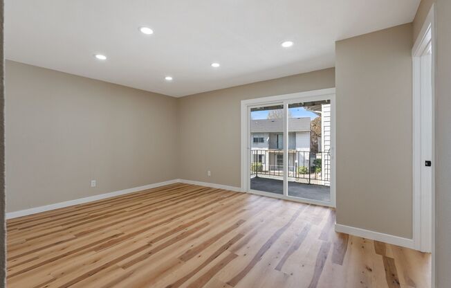 3 beds, 1 bath, 864 sqft, $1,625, Unit #43