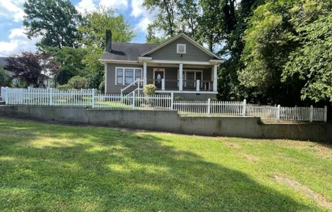 Introducing WesleyHeights401, a charming 3-bedroom, 2-bathroom house located in the heart of Charlotte, NC