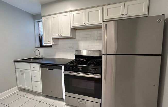 2 beds, 1 bath, 800 sqft, $1,720, Unit 6236 Fifth Ave. #202A
