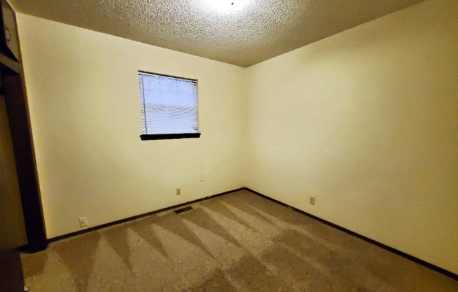 735 S EVERETT