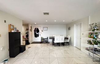 3 beds, 2 baths, 1,725 sqft, $4,100, Unit 802