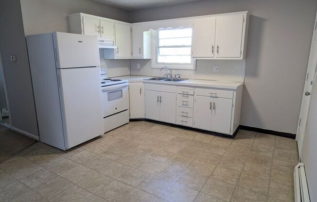 2 beds, 1 bath, $1,395, Unit 162-04