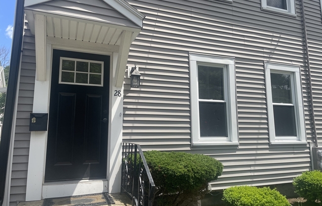28 HALL PL