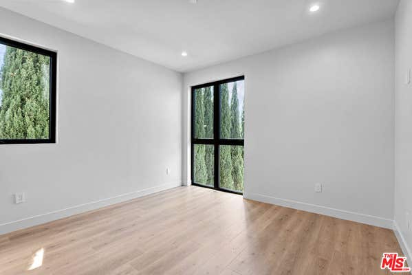 426 1/2 ARNAZ DR