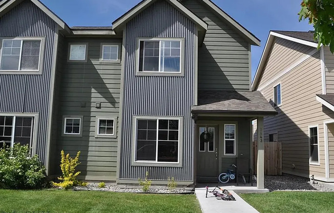 FIRST MONTH'S RENT FREE!!! NEW LOWER MONTHLY RENT!!!